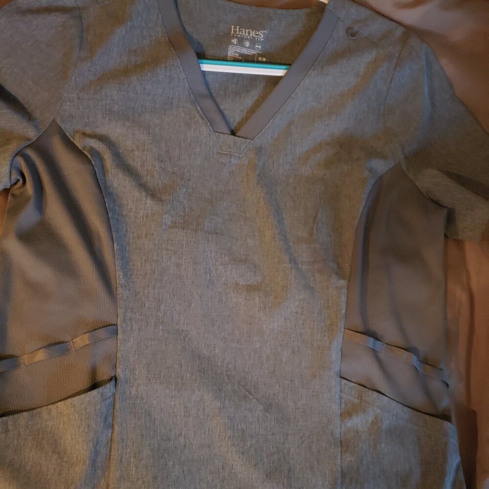 Hanes scrub top with vented sides